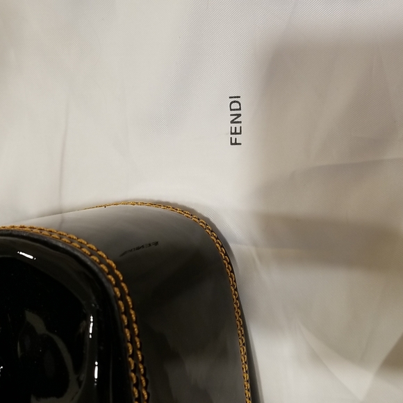 FENDI VINTAGE HANDBAG - Picture 2 of 8